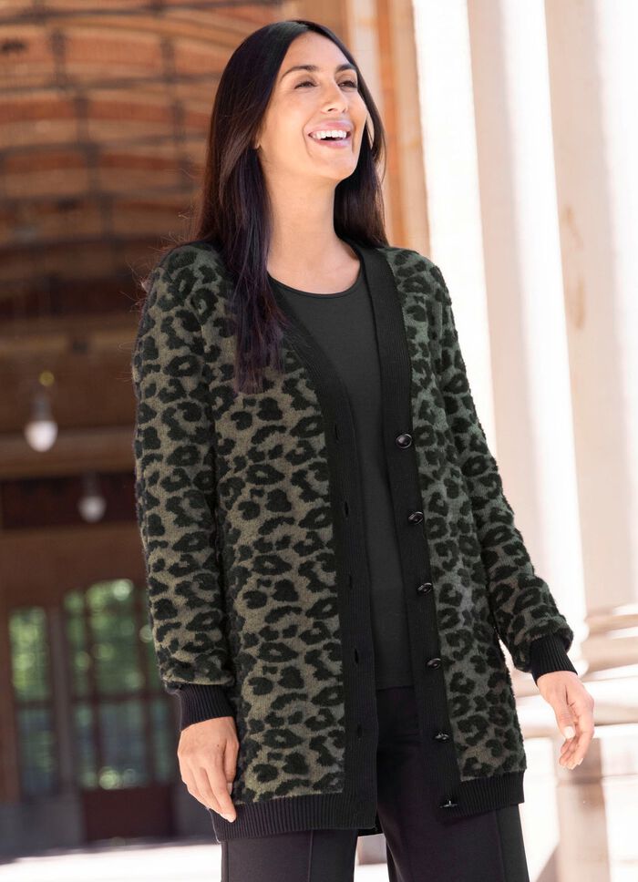 Kofta med h&ouml;gkvalitativt garn med h&aring;rig effekt 