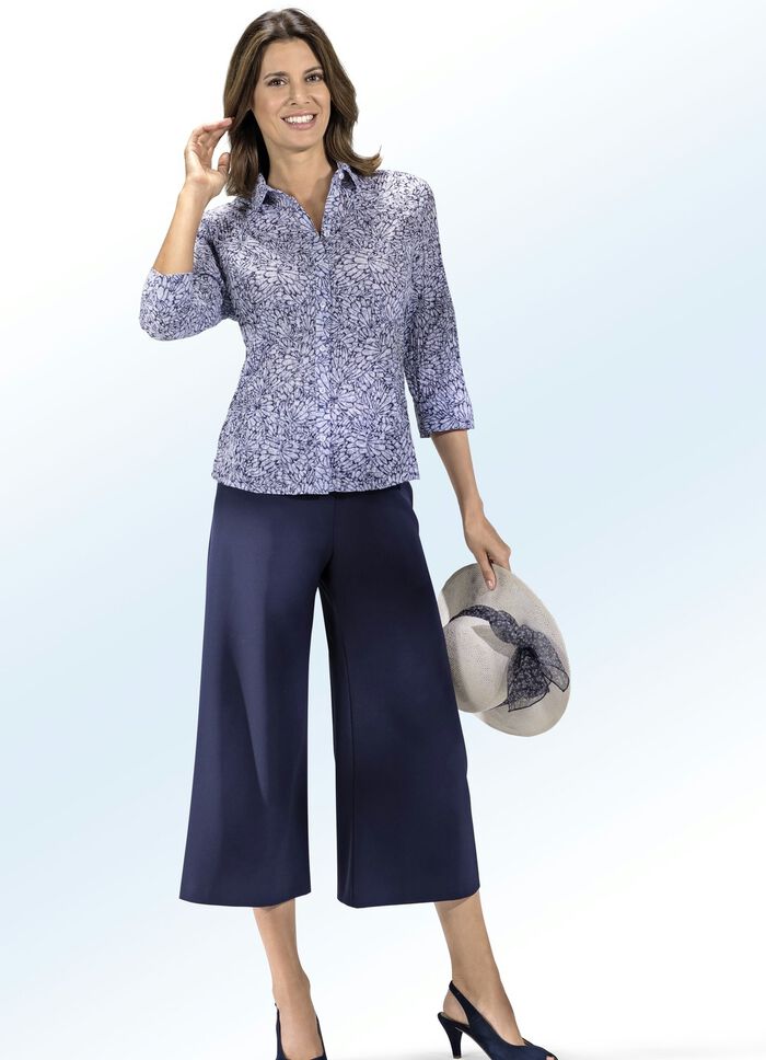 Blus gjord av krossat burnout-tyg 