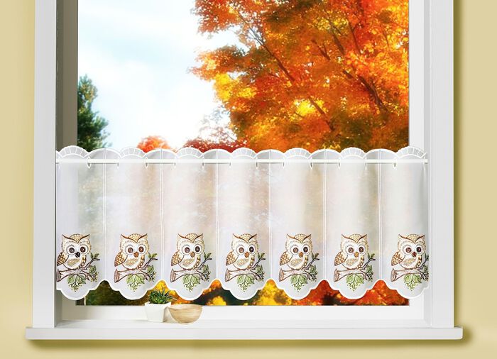 Kort gardin med Plauen-broderi 