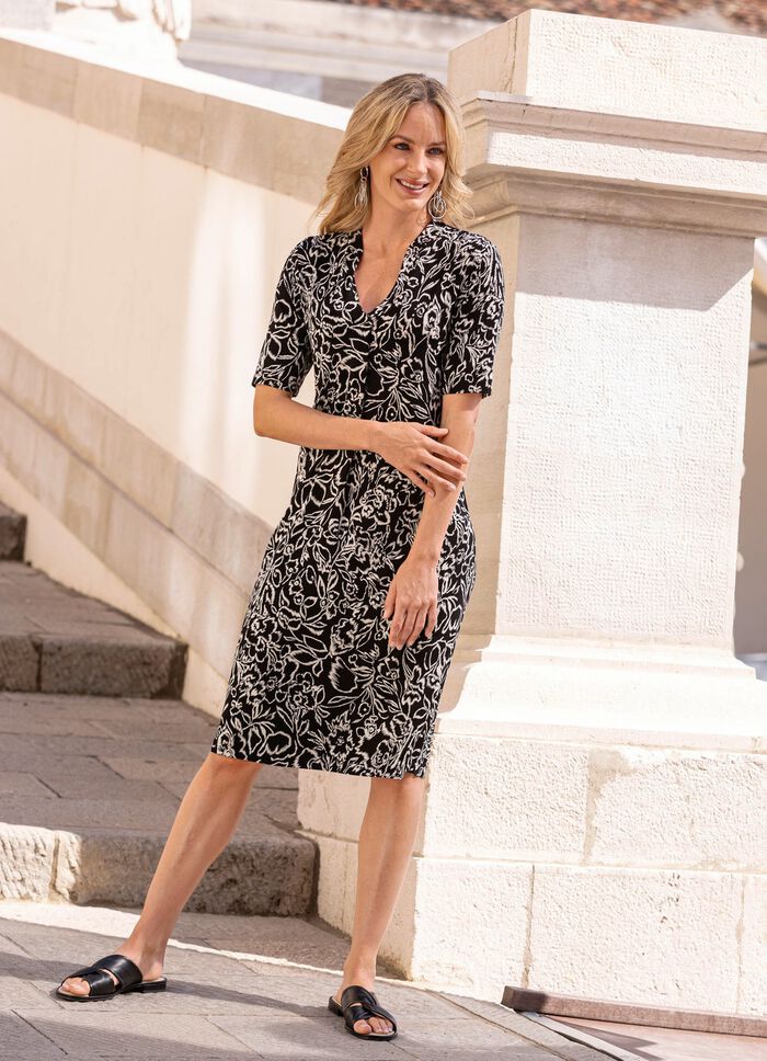 kl&auml;nning i figurn&auml;ra form 