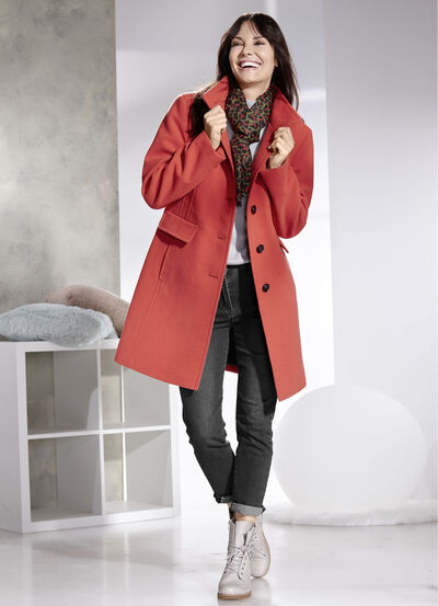 Kort kappa med sömfickor  Kort kappa med sömfickor