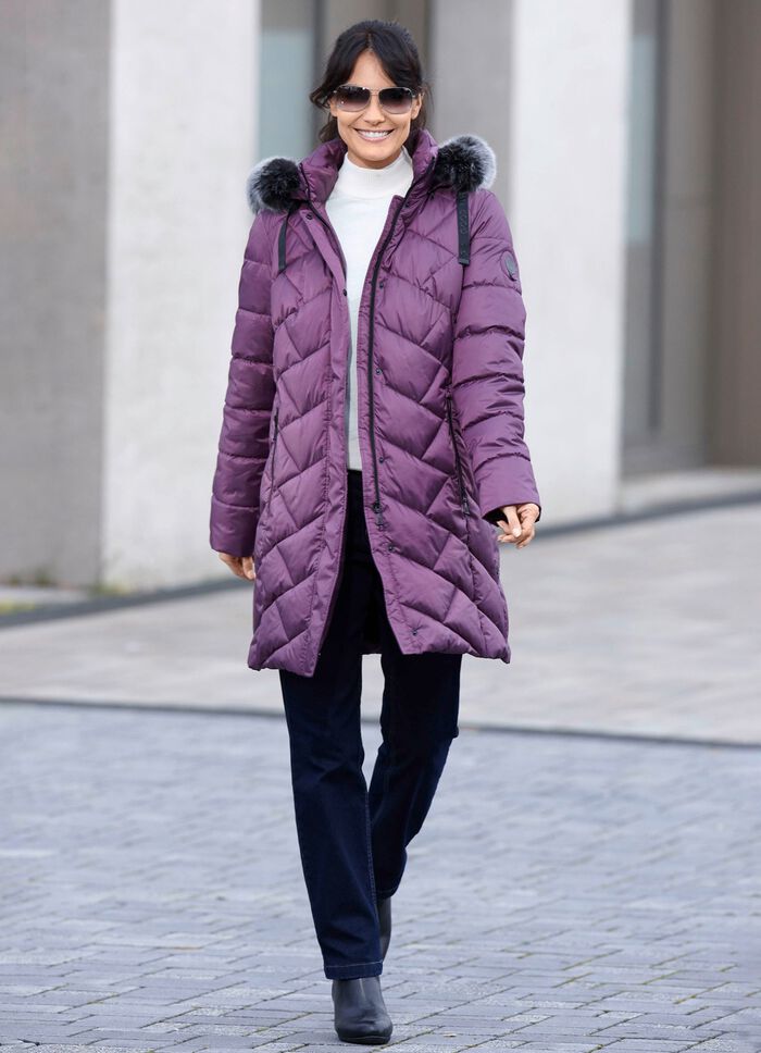 Kort kappa med avtagbar fuskp&auml;lskant LILA