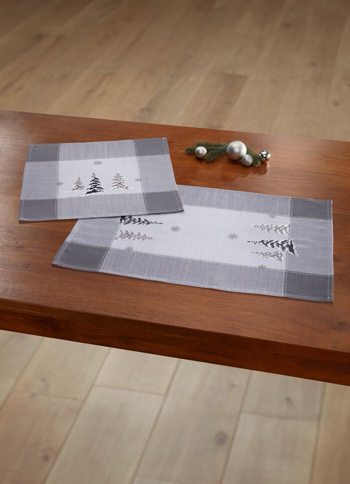 Bord- och rumsdekoration i linne-look 