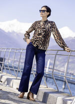 Blus med lekfulla volanger, 