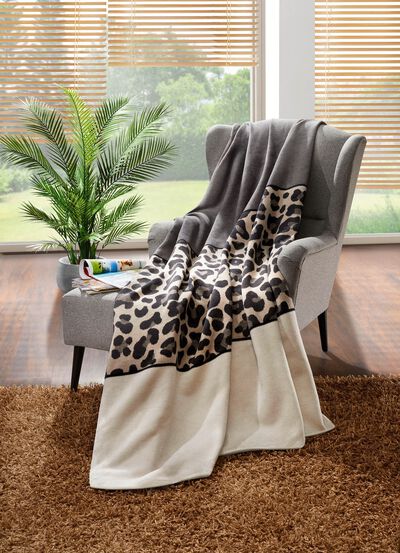 Filt i trendigt leopardm&ouml;nster 