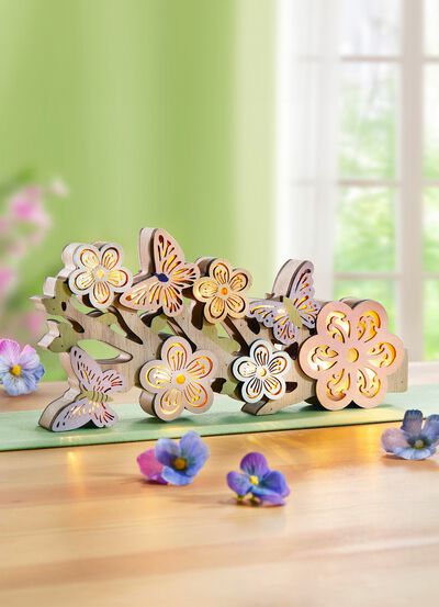 Upplyst tr&auml;dekoration 