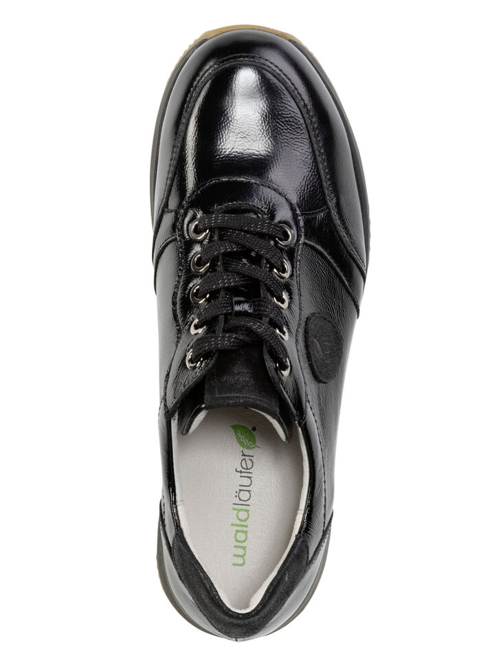 Sneakers med snörning gjorda av grynigt nappaläder SVART