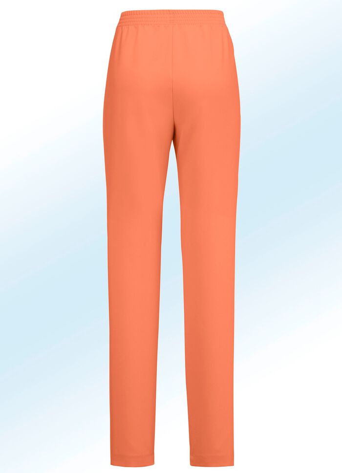 Byxor med trendiga benslitsar 