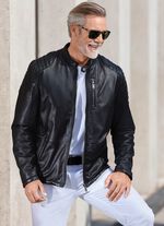 Kort skinnjacka med dekorativ quiltning 