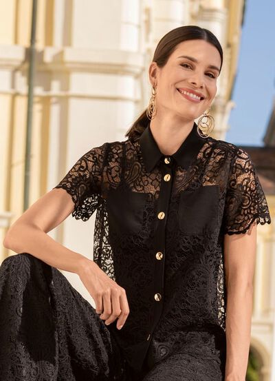 Spetsblus med skjortkrage 